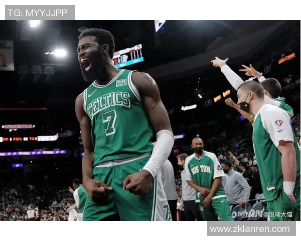 字母大战再燃雄鹿挑战绿衫军巅峰对决谁能主宰东部新格局